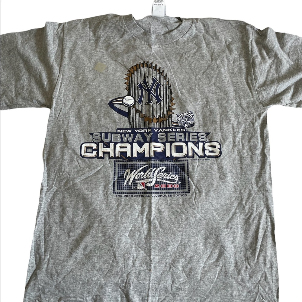 NEW YORK YANKEES 2000 SUBWAY WORLD SERIES CHAMPIONS CLUBHOUSE EDITION T-SHIRT L